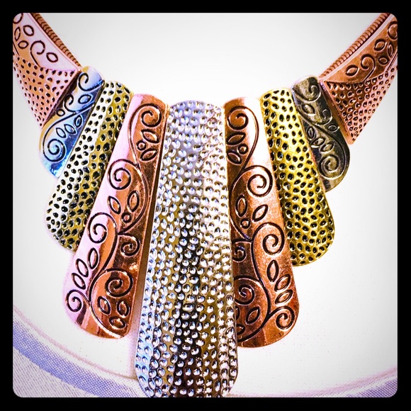 Untamed Plate Necklace Set - Picture 2 of 7